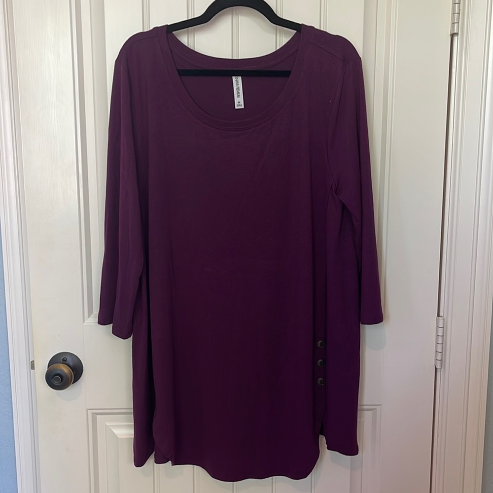 Zenana Ladies Tunic with button detail. NWOT